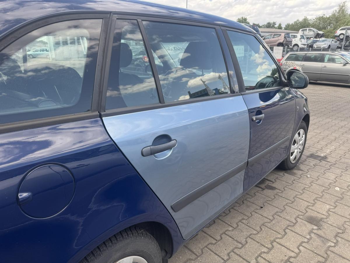 Skoda Fabia 2 5J original T&uuml;r hinten rechts Kombi manueller Fensterheber Hellblau met. Rohbau Bj.2010